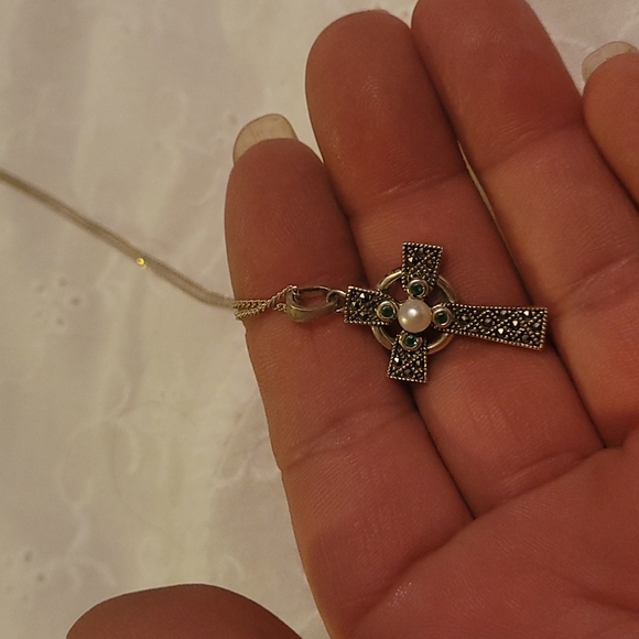Genuine Emerald and Pearl Celtic Cross - Picture 5 of 9